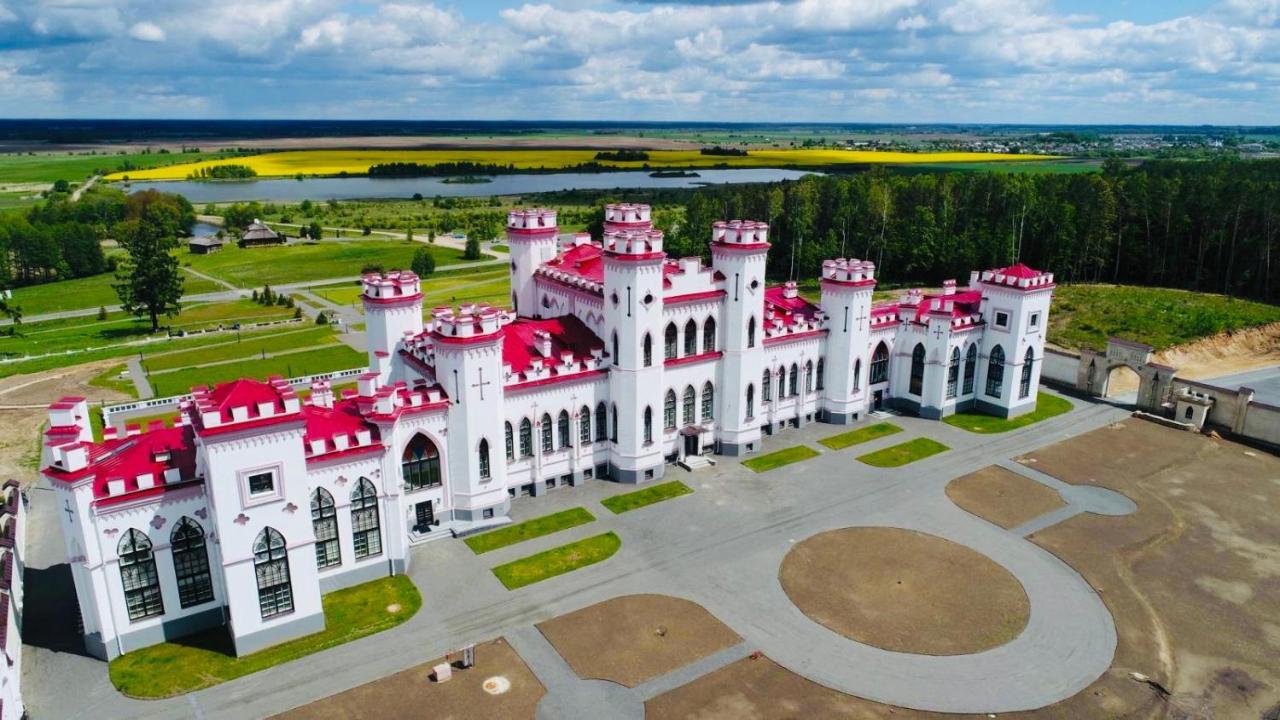 Otel Puslovskih Kossowski Dvorec Kossovo 外观 照片